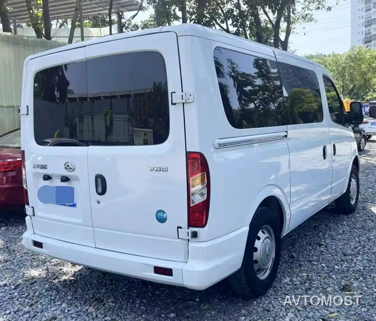 SAIC Maxus Xintu V80 2023 2.0T PLUS Manual Urban Edition Short Wheelbase Ultra-low Roof 7/8/9-seater — фото 4