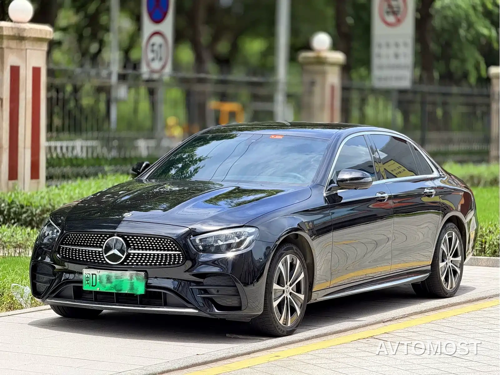 Mercedes-Benz E-Class New Energy 2022 E 350 e L Plug-in Hybrid Sports Sedan — фото 1