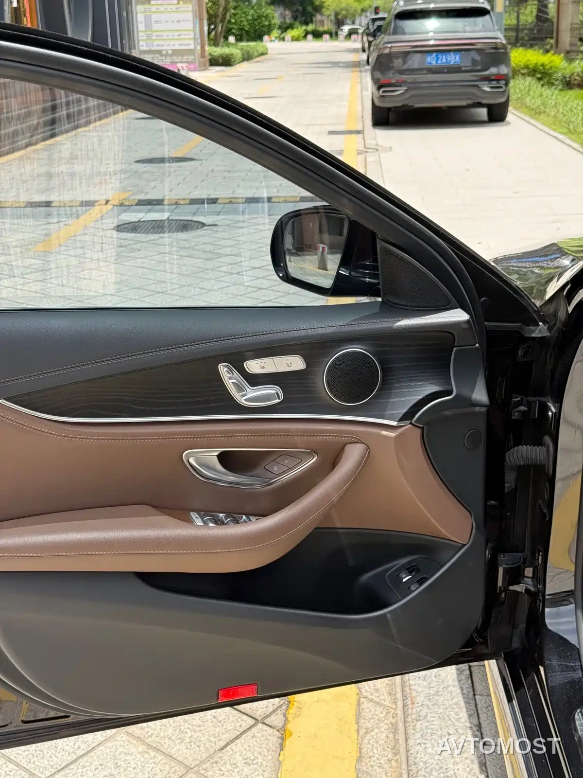 Mercedes-Benz E-Class New Energy 2022 E 350 e L Plug-in Hybrid Sports Sedan — фото 14