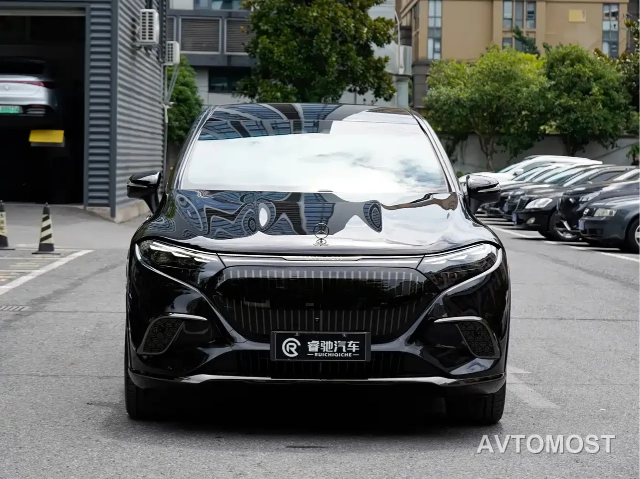 Mercedes-Benz Maybach EQS SUV 2024 EQS 680 Ceremony Edition — фото 2