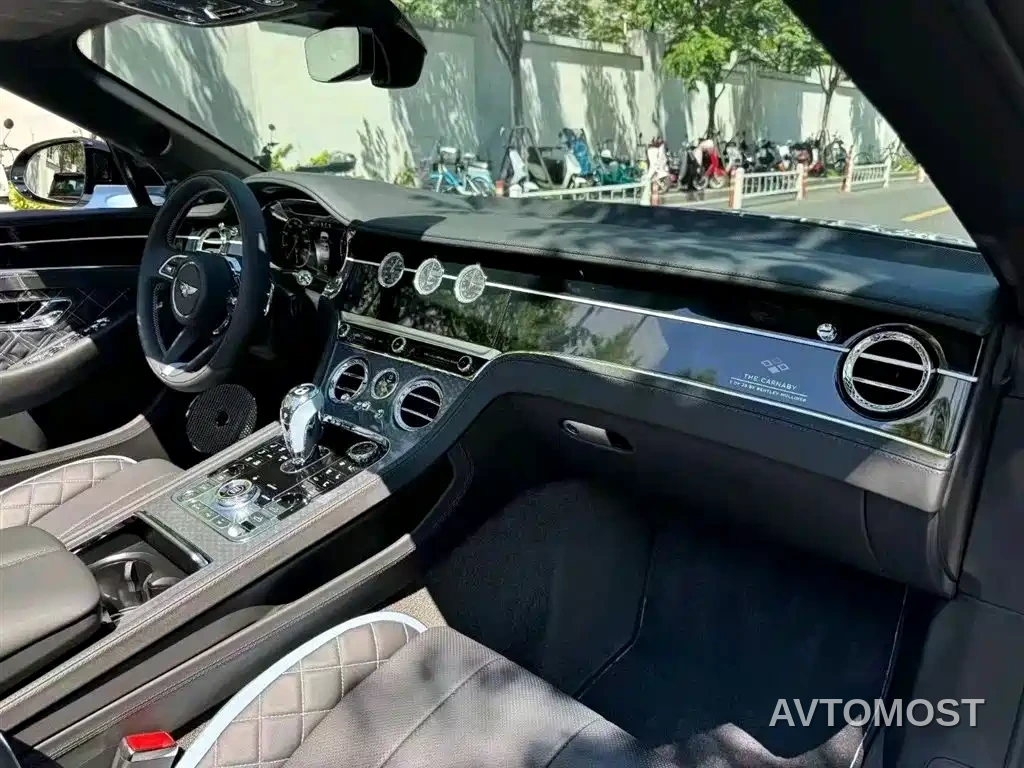 Bentley Continental 2022 4.0T GT V8 Mulliner Convertible — фото 2