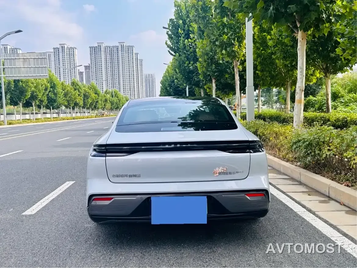 Geely Galaxy Xingyao 8 2025 130km EM-i Premium Edition — фото 3