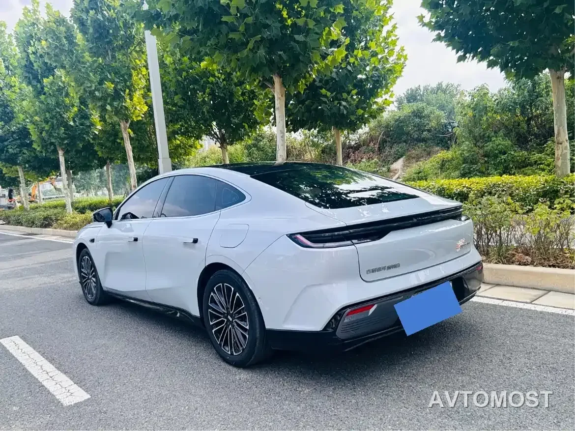 Geely Galaxy Xingyao 8 2025 130km EM-i Premium Edition — фото 4