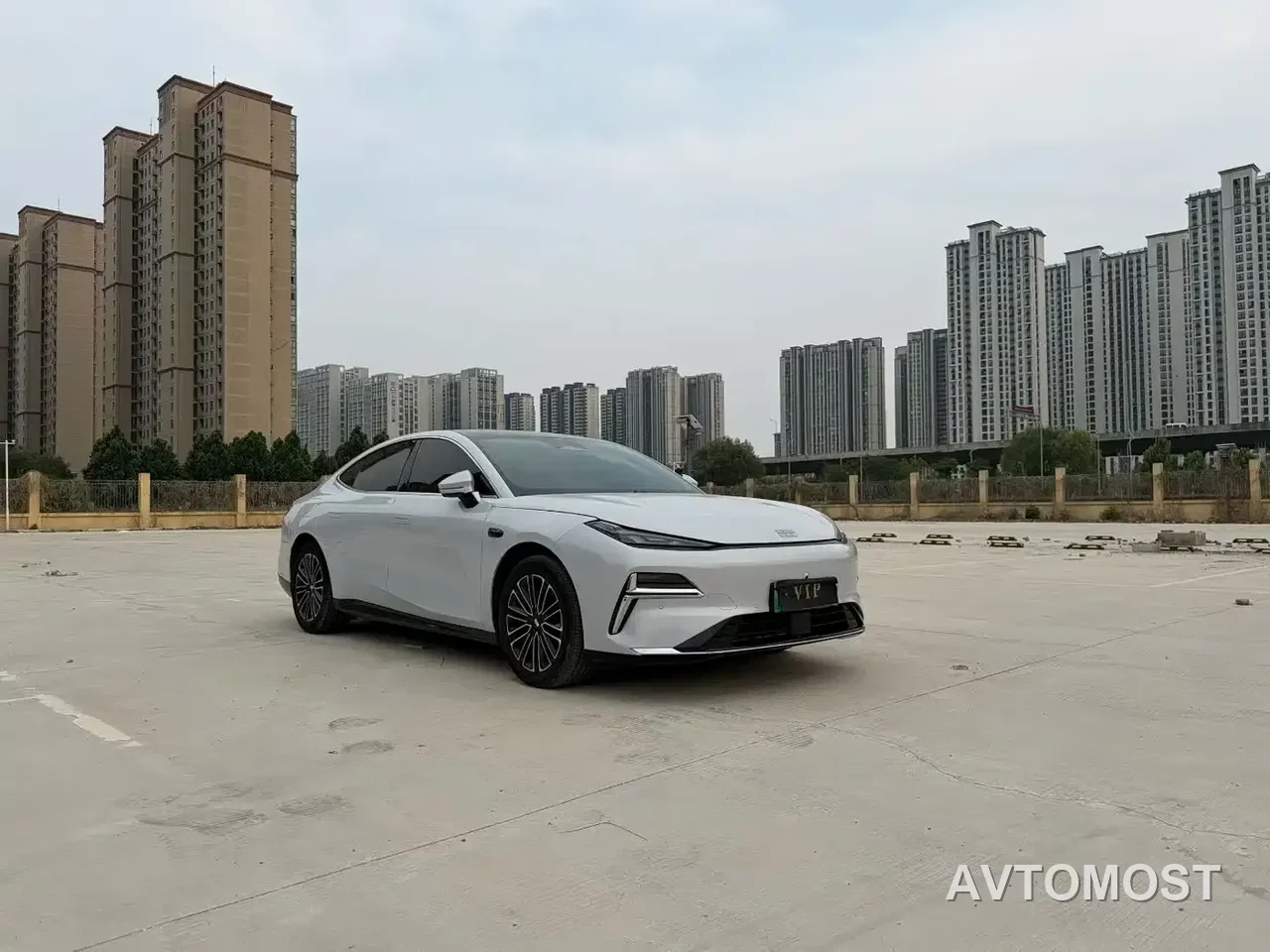 Geely Galaxy Xingyao 8 2025 130km EM-i Premium Edition — фото 3