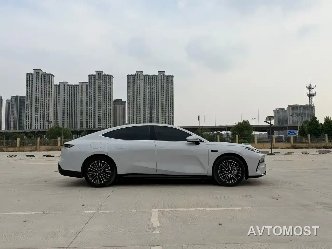 Geely Galaxy Xingyao 8 2025 130km EM-i Premium Edition — фото 5