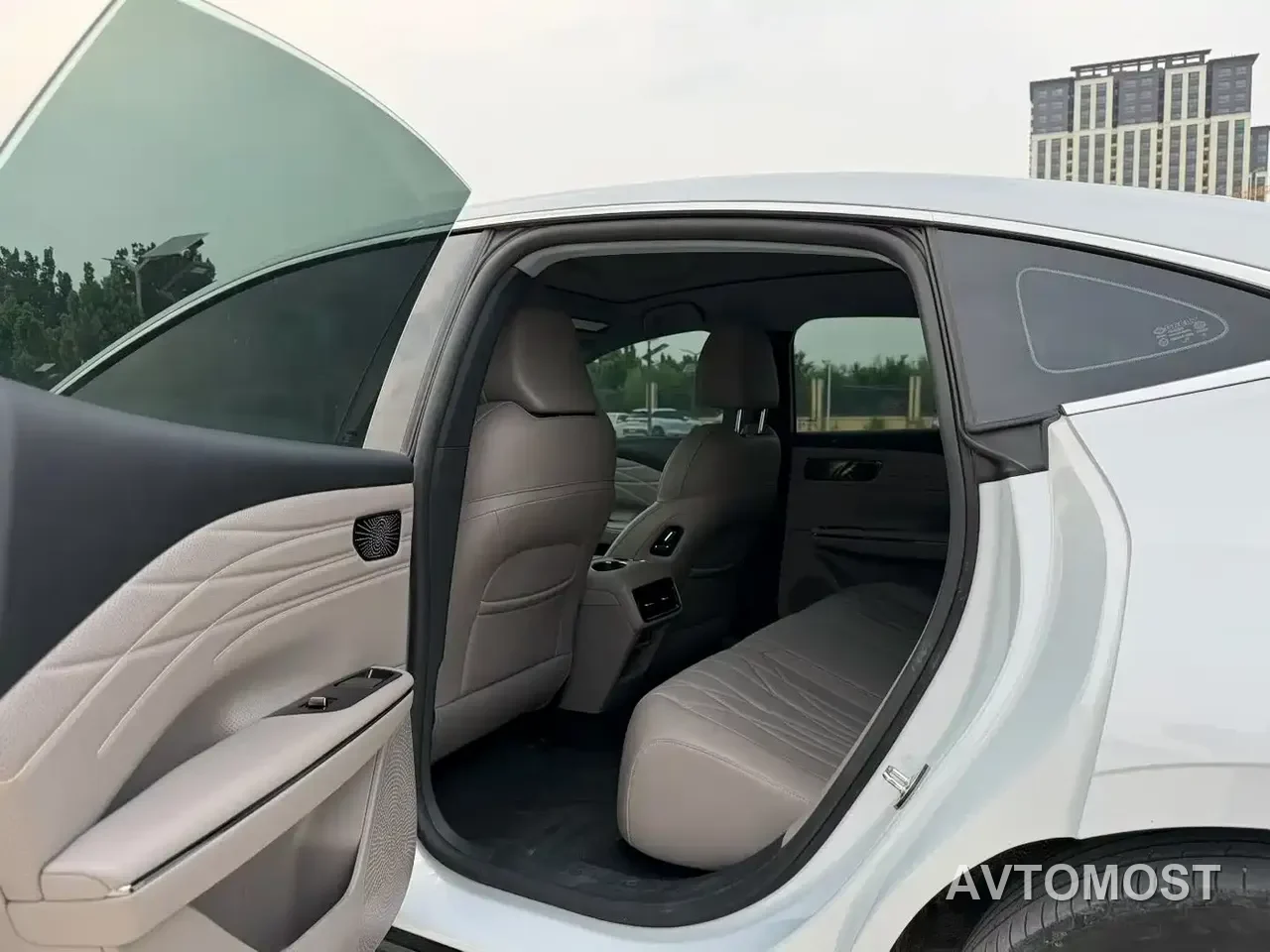 Geely Galaxy Xingyao 8 2025 130km EM-i Premium Edition — фото 8