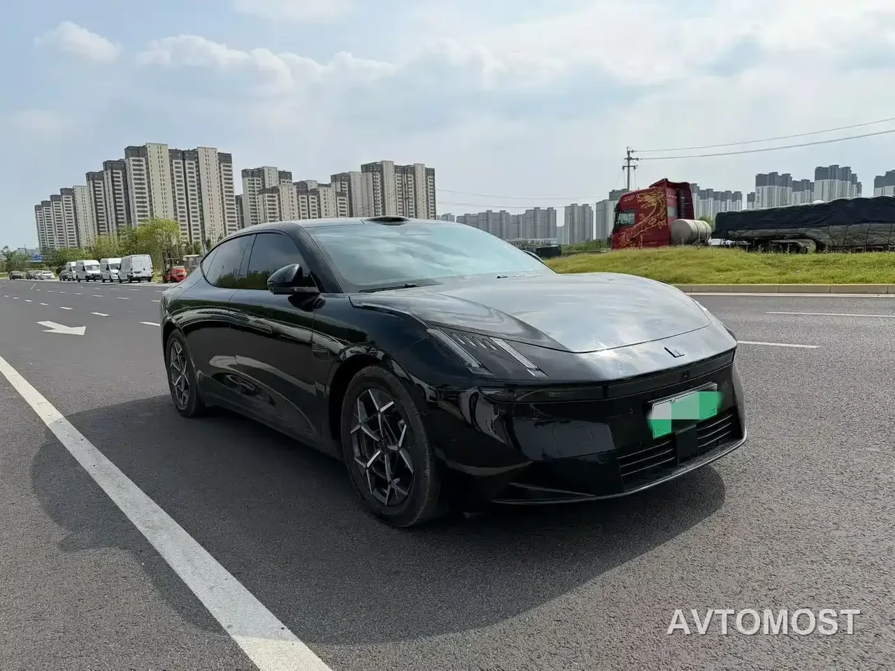 Lynk & Co 10 EM-P 2025 Model 120km Base Version — фото 3