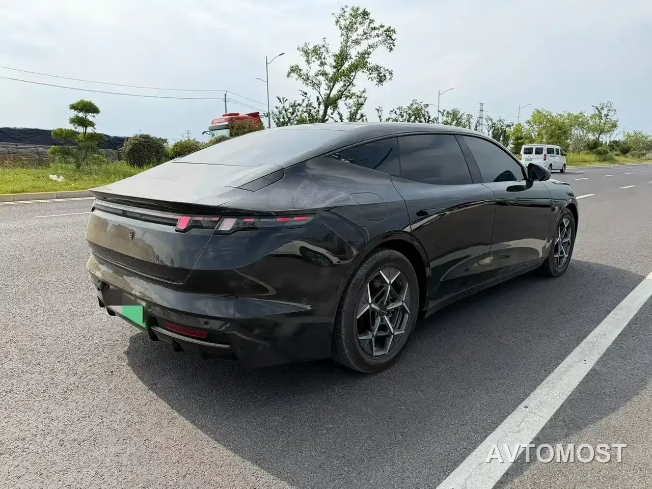 Lynk & Co 10 EM-P 2025 Model 120km Base Version — фото 8