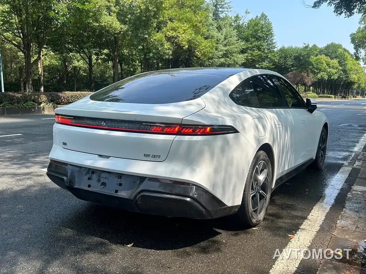 Dongfeng Yipai eπ007 2024 Extended Range 200 Ruyi Edition — фото 3