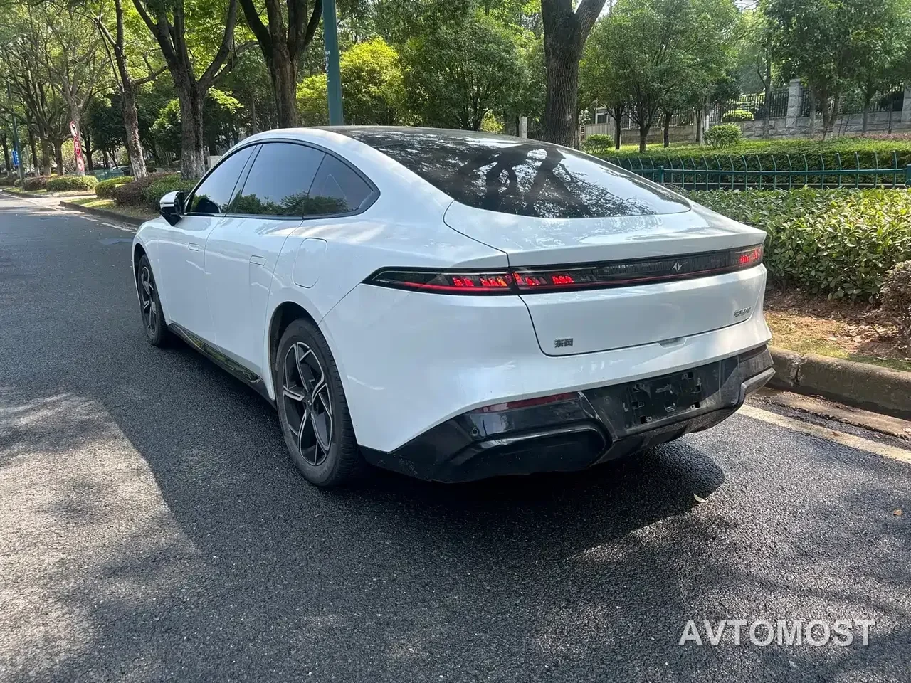 Dongfeng Yipai eπ007 2024 Extended Range 200 Ruyi Edition — фото 4