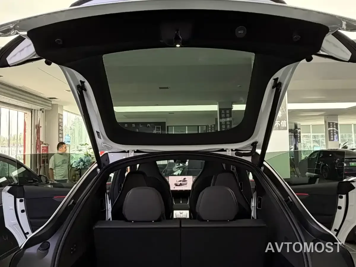 Tesla Model Y L 2025 Facelift Long Range AWD — фото 10
