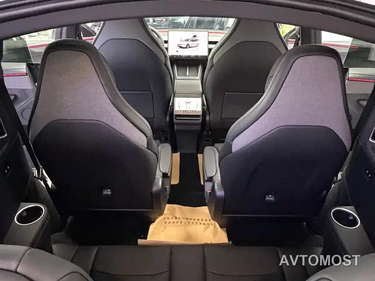 Tesla Model Y L 2025 Facelift Long Range AWD — фото 11