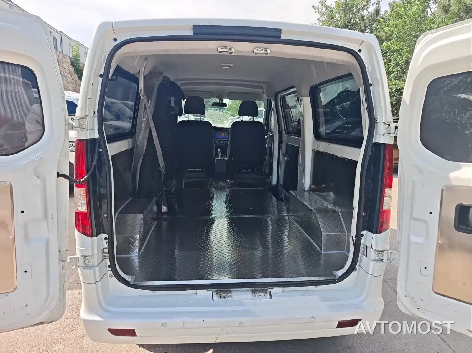Changan Ruixing EM60 2025 Passenger Version Comfort 6-Seater 300km with Opposing Doors — фото 5