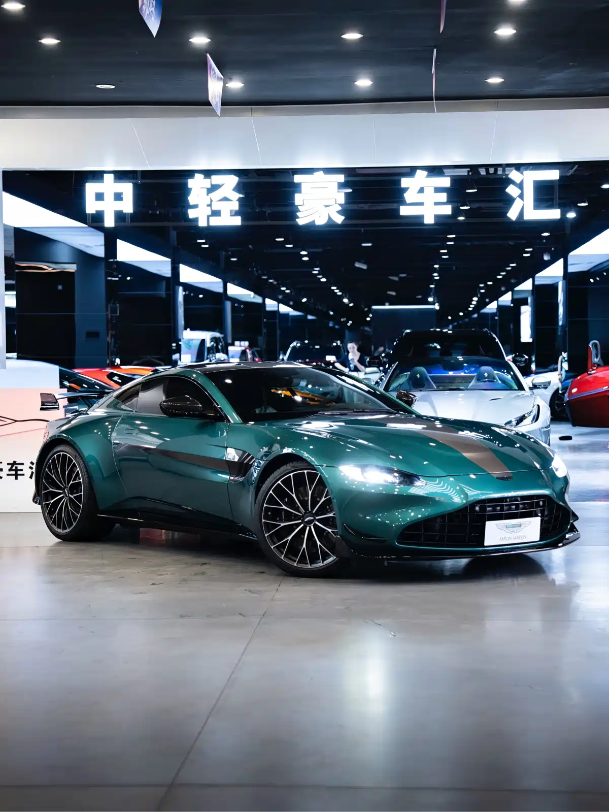 Aston Martin V8 Vantage 2023 4.0T V8 F1 Edition Coupe — фото 3