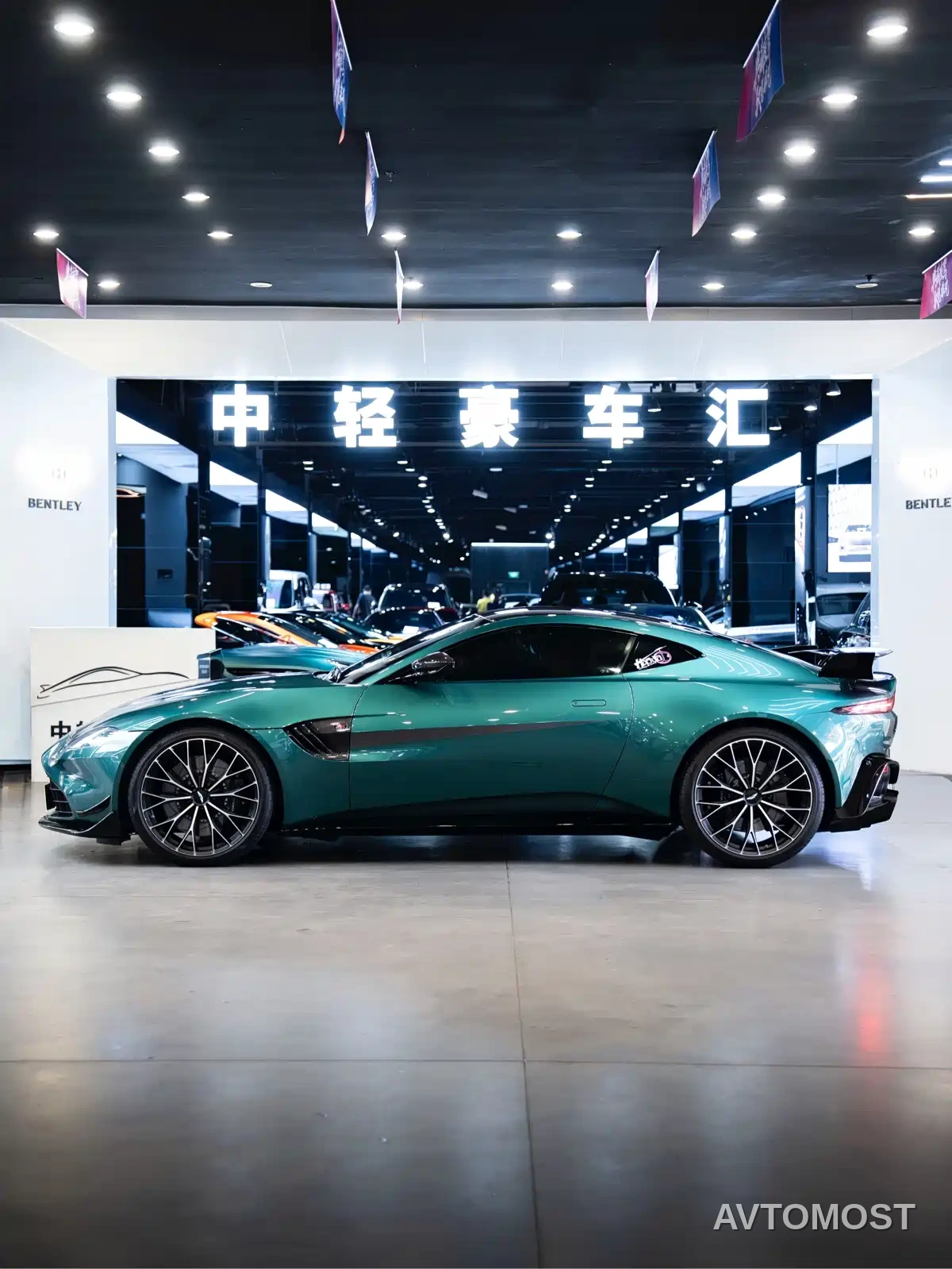 Aston Martin V8 Vantage 2023 4.0T V8 F1 Edition Coupe — фото 4