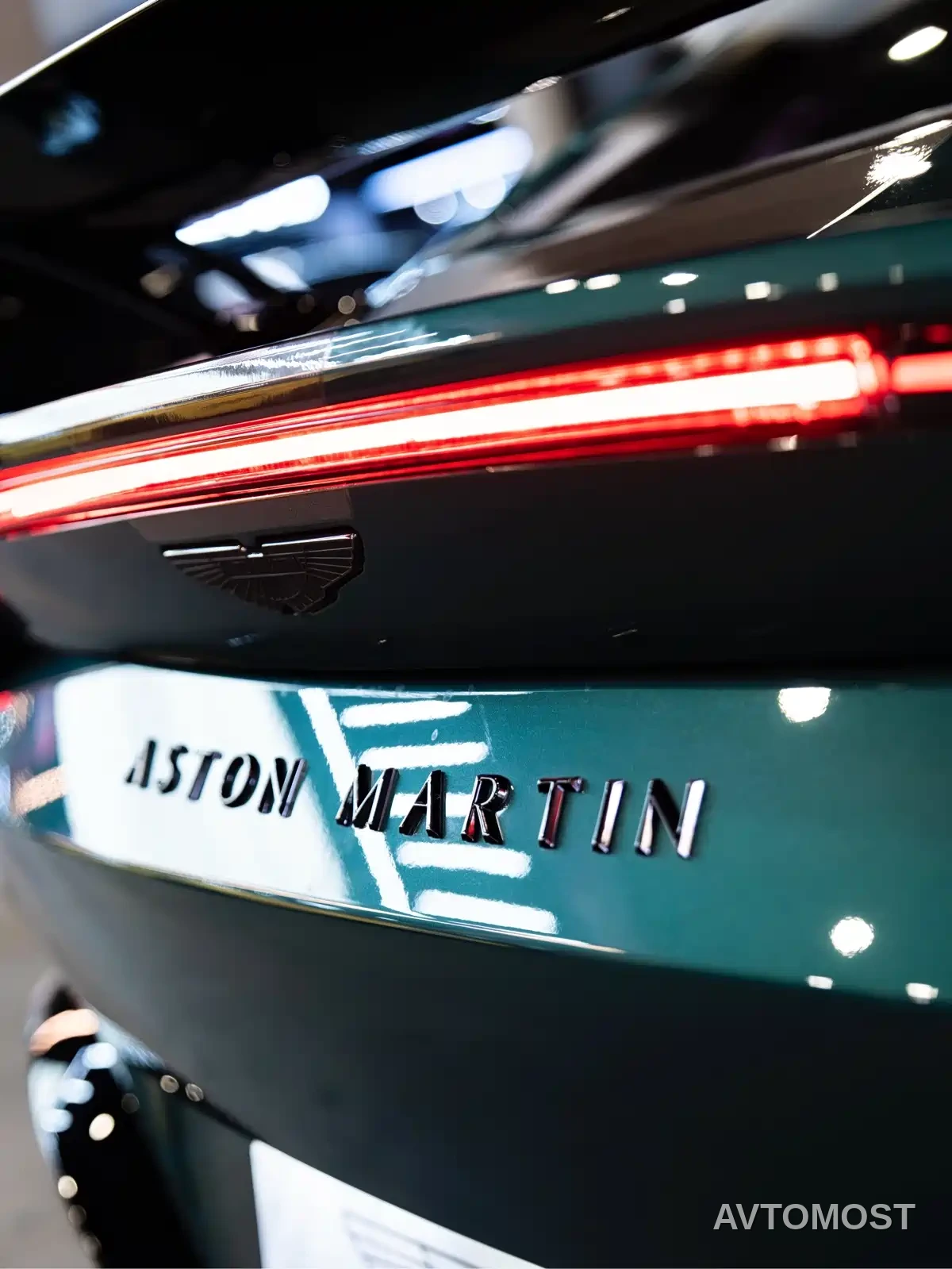 Aston Martin V8 Vantage 2023 4.0T V8 F1 Edition Coupe — фото 8