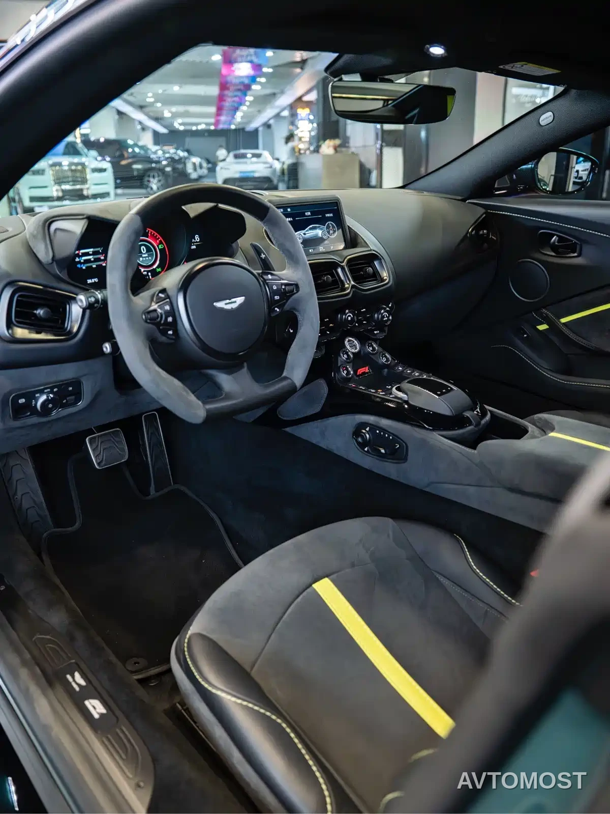 Aston Martin V8 Vantage 2023 4.0T V8 F1 Edition Coupe — фото 11