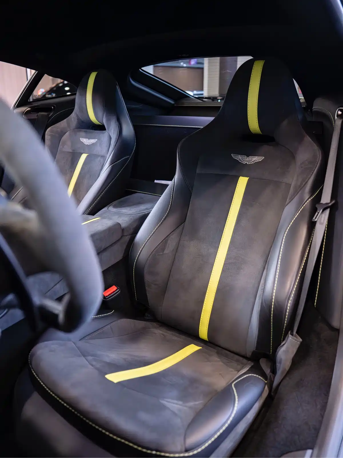 Aston Martin V8 Vantage 2023 4.0T V8 F1 Edition Coupe — фото 17