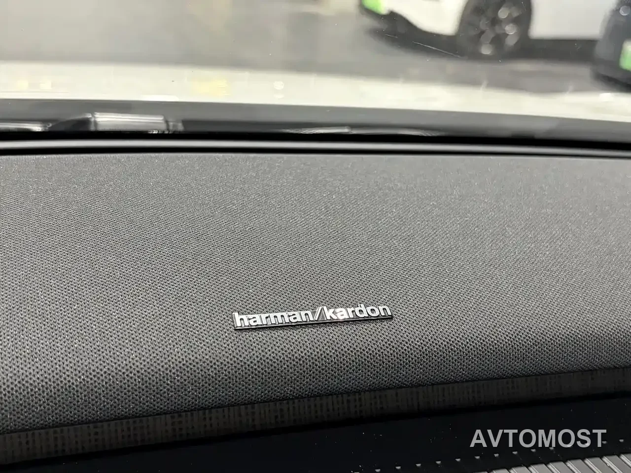 Volvo EX30 2025 Dual Motor AWD High Performance Ultra — фото 8