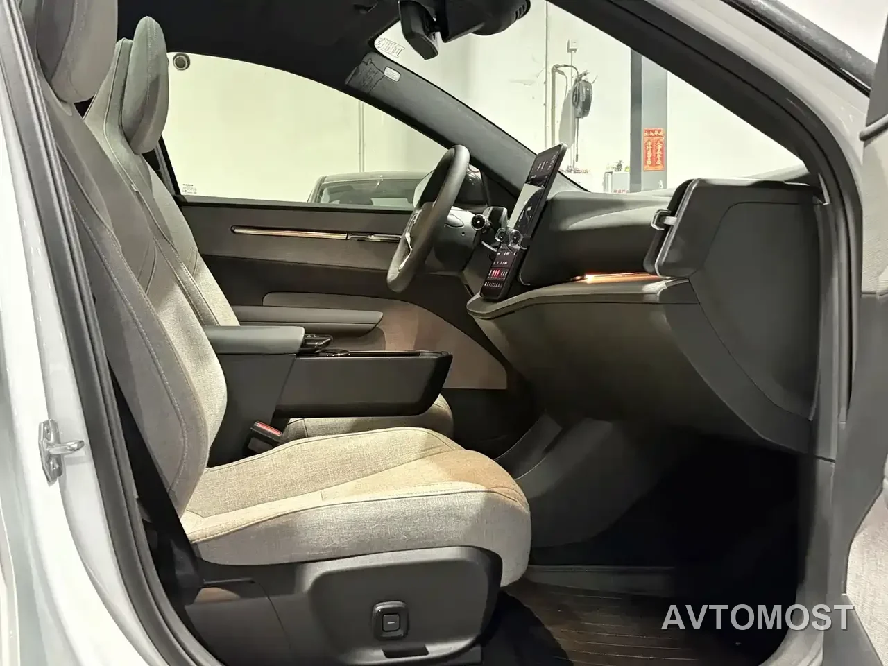 Volvo EX30 2025 Dual Motor AWD High Performance Ultra — фото 16