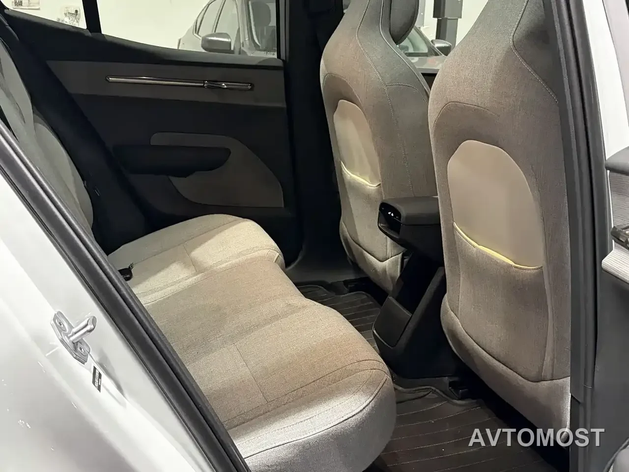 Volvo EX30 2025 Dual Motor AWD High Performance Ultra — фото 17