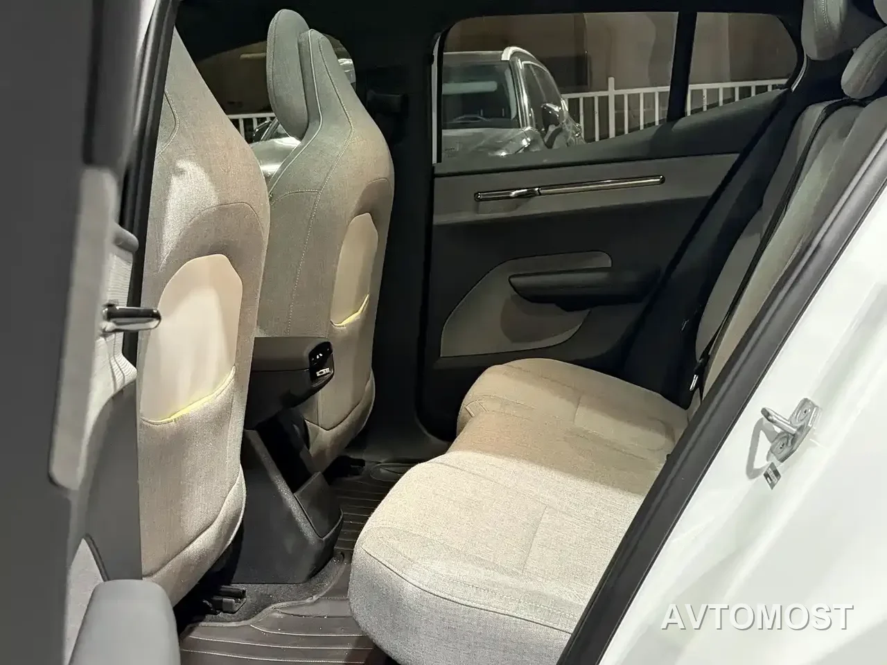 Volvo EX30 2025 Dual Motor AWD High Performance Ultra — фото 18