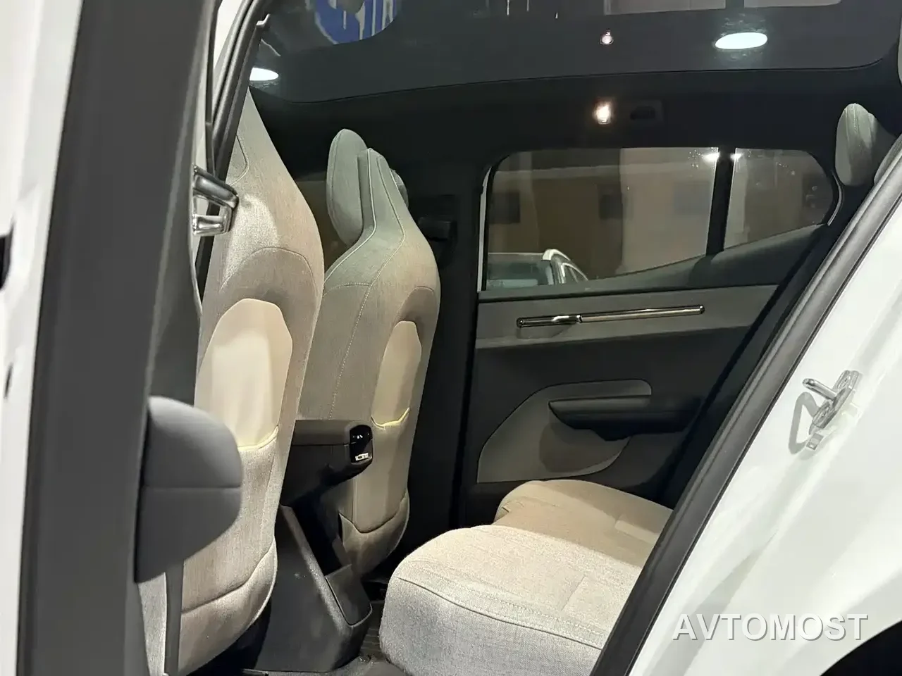 Volvo EX30 2025 Dual Motor AWD High Performance Ultra — фото 19