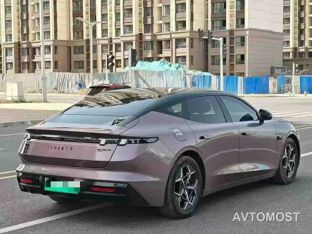 Lynk & Co 10 EM-P 2025 240km Base — фото 2