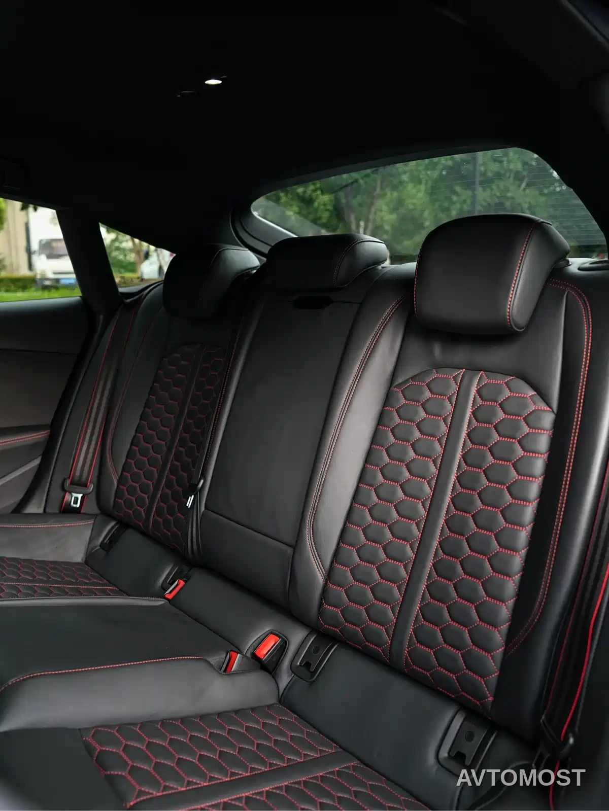Audi RS 5 2021 RS 5 2.9T Sportback Dark Gold Edition — фото 16