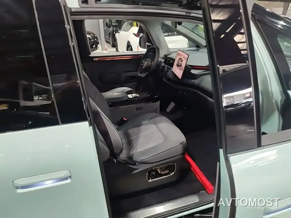 Zeekr MIX 2025 Smart Driving Edition — фото 11