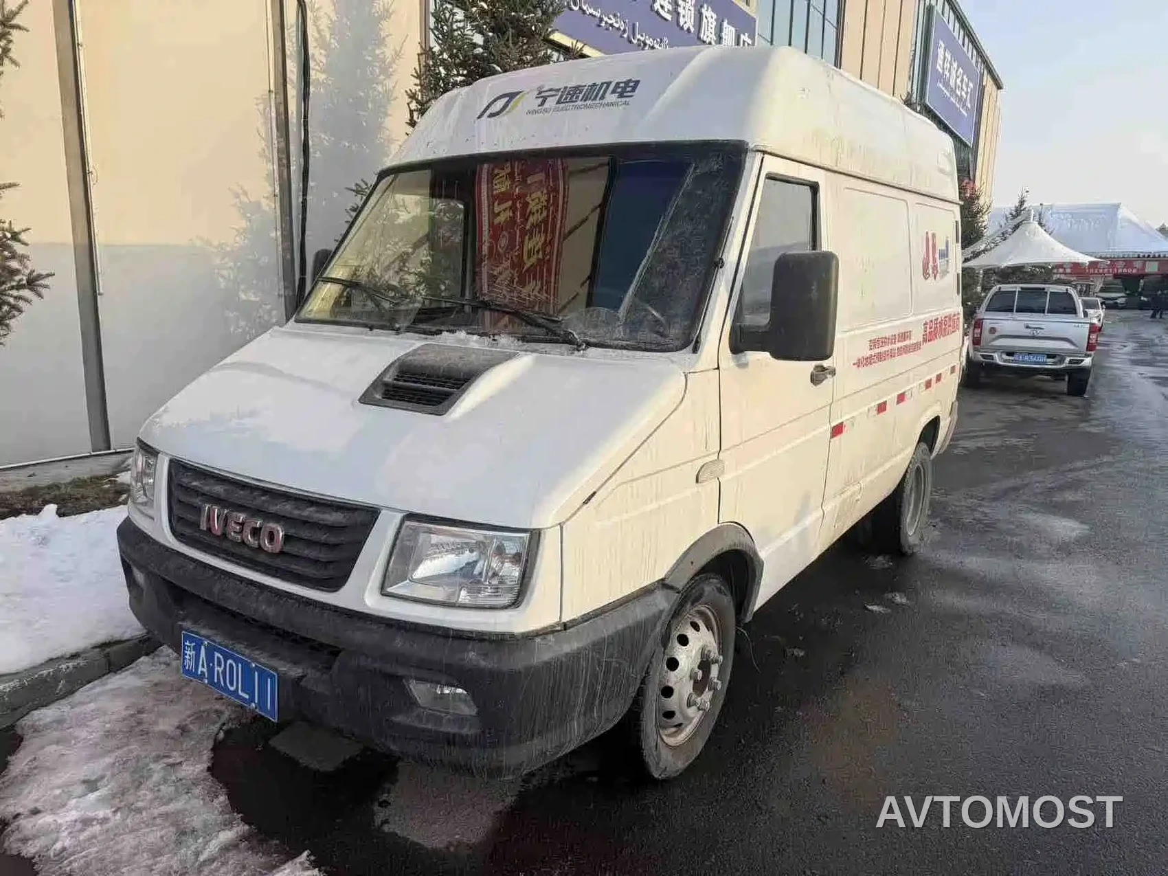 Iveco Daily 2021 Model 2.8T V35 VAN Cargo Van 3 Seats Short Wheelbase Medium Roof Dual Tires Sliding Door — фото 1