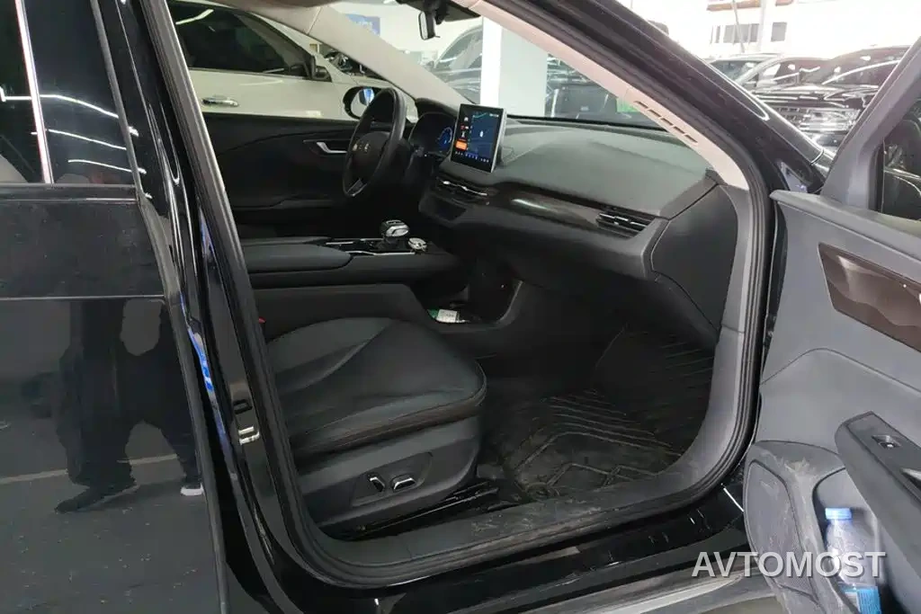 Hongqi E-QM5 2021 Charging DiDi Edition — фото 5