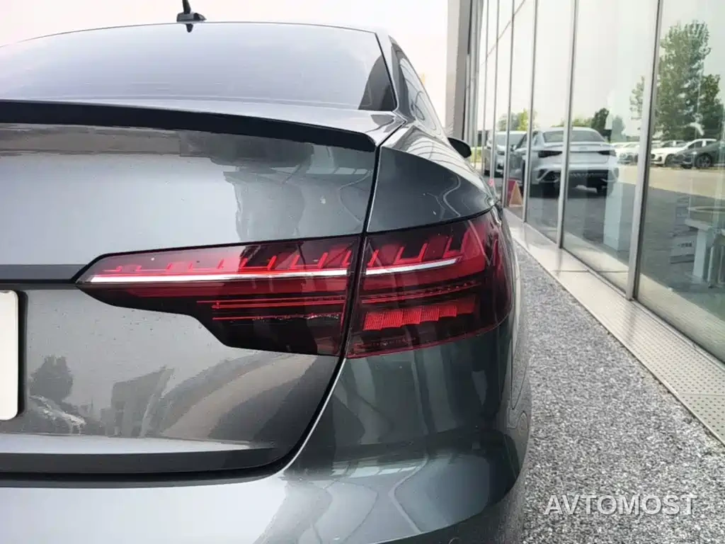 Audi A4L 2020 40 TFSI quattro Luxury Dynamic — фото 8