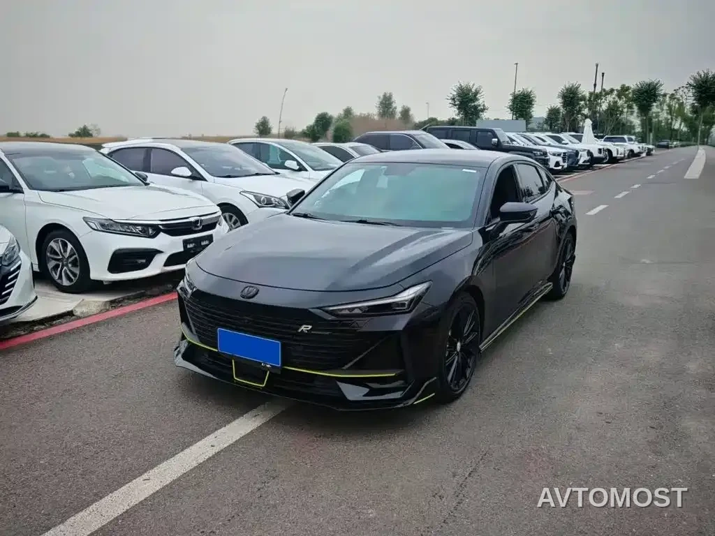 Changan UNI-V 2022 1.5T Sport Edition — фото 1