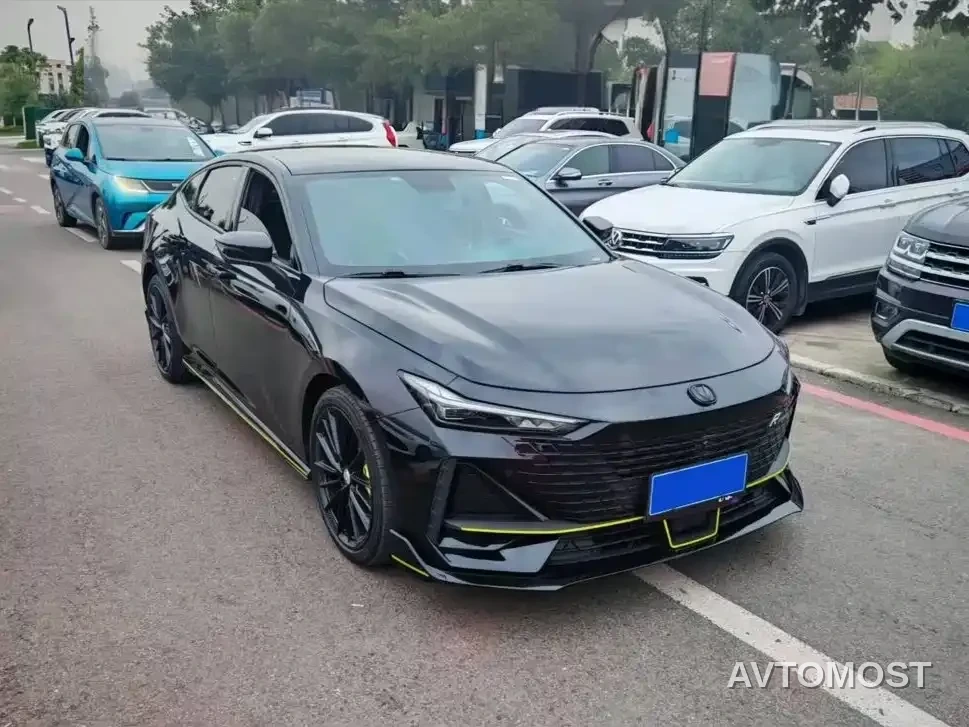 Changan UNI-V 2022 1.5T Sport Edition — фото 2