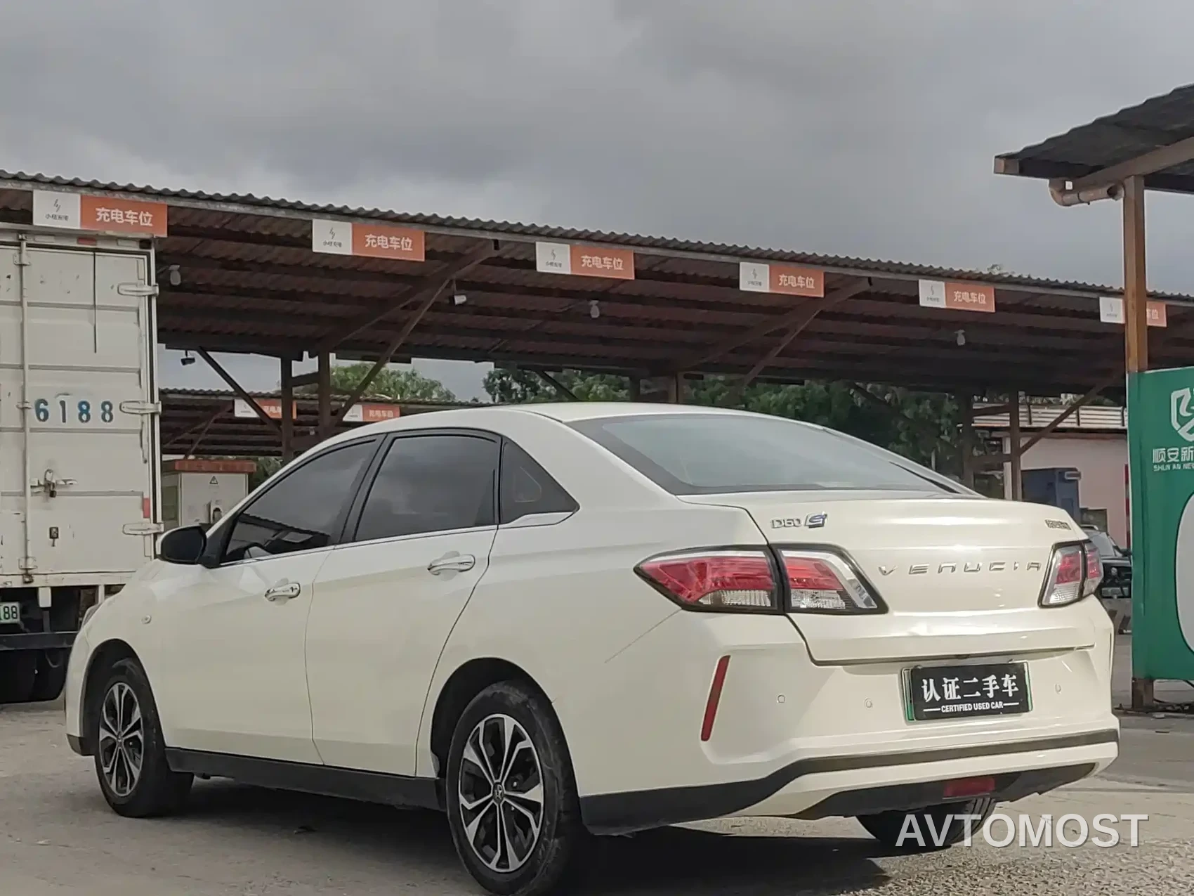 Venucia D60EV 2020 Standard Range Premium Edition — фото 3