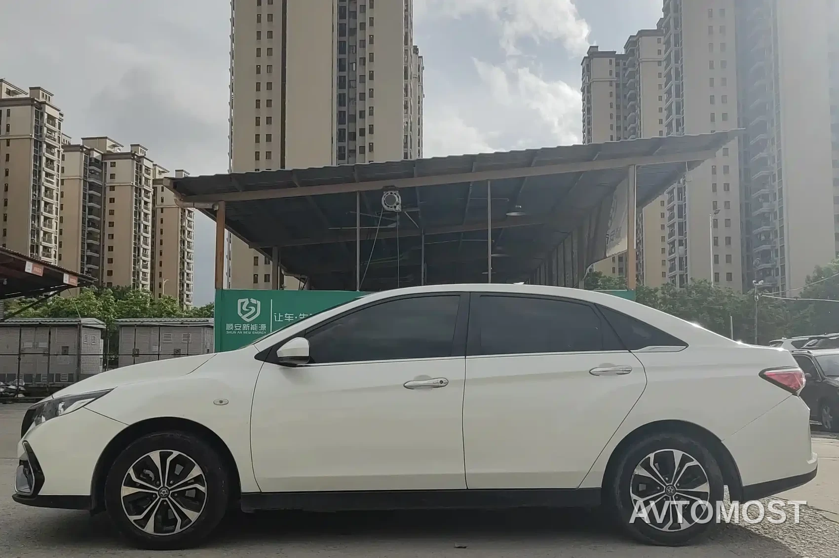 Venucia D60EV 2020 Standard Range Premium Edition — фото 6