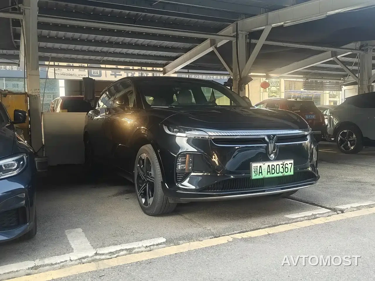 Voyah Zhiyin 2024 Long Range Super Charging Edition — фото 2