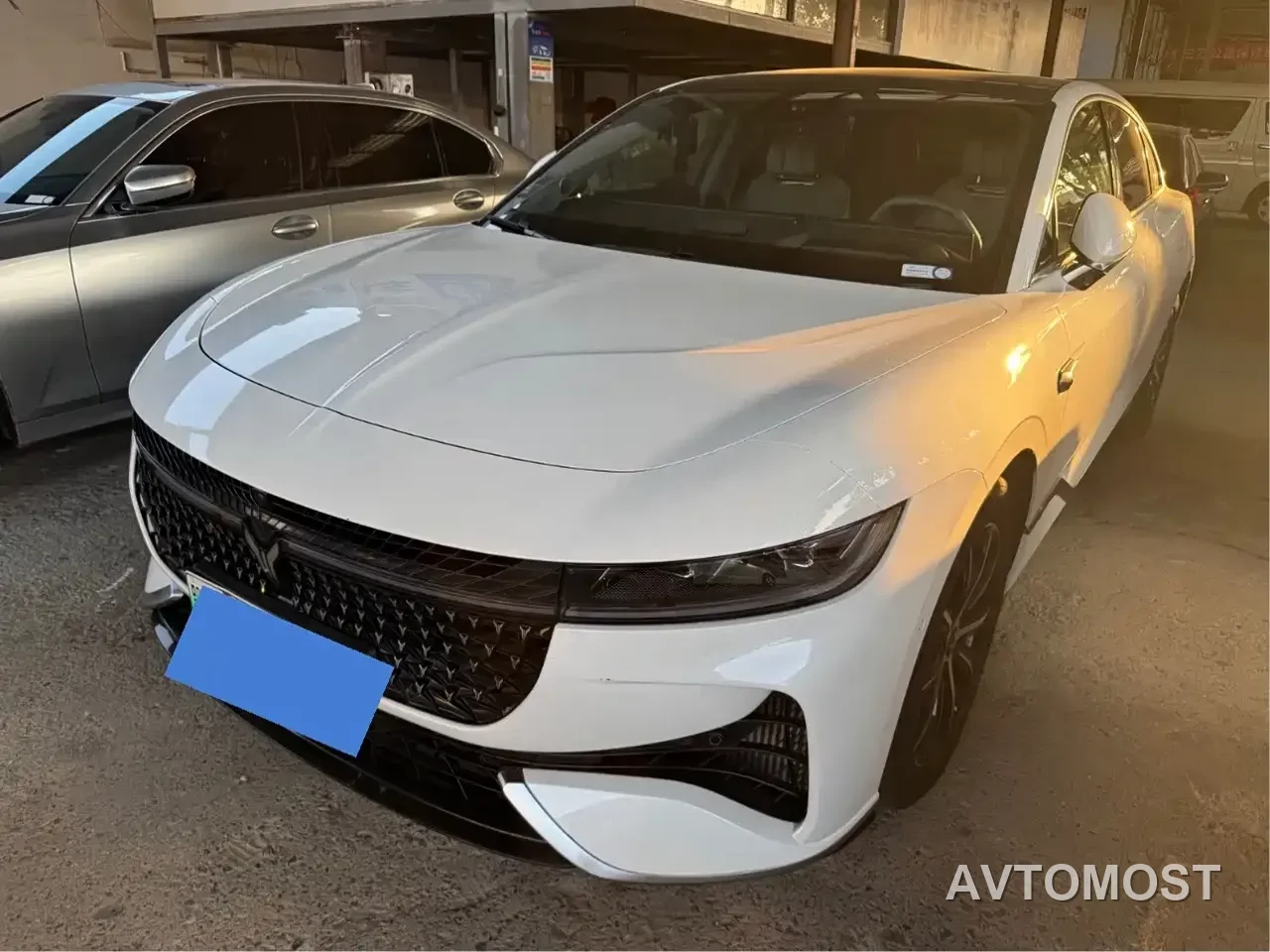 VOYAH Zhuiguang 2024 PHEV AWD Ultra-long Range Executive Edition — фото 5
