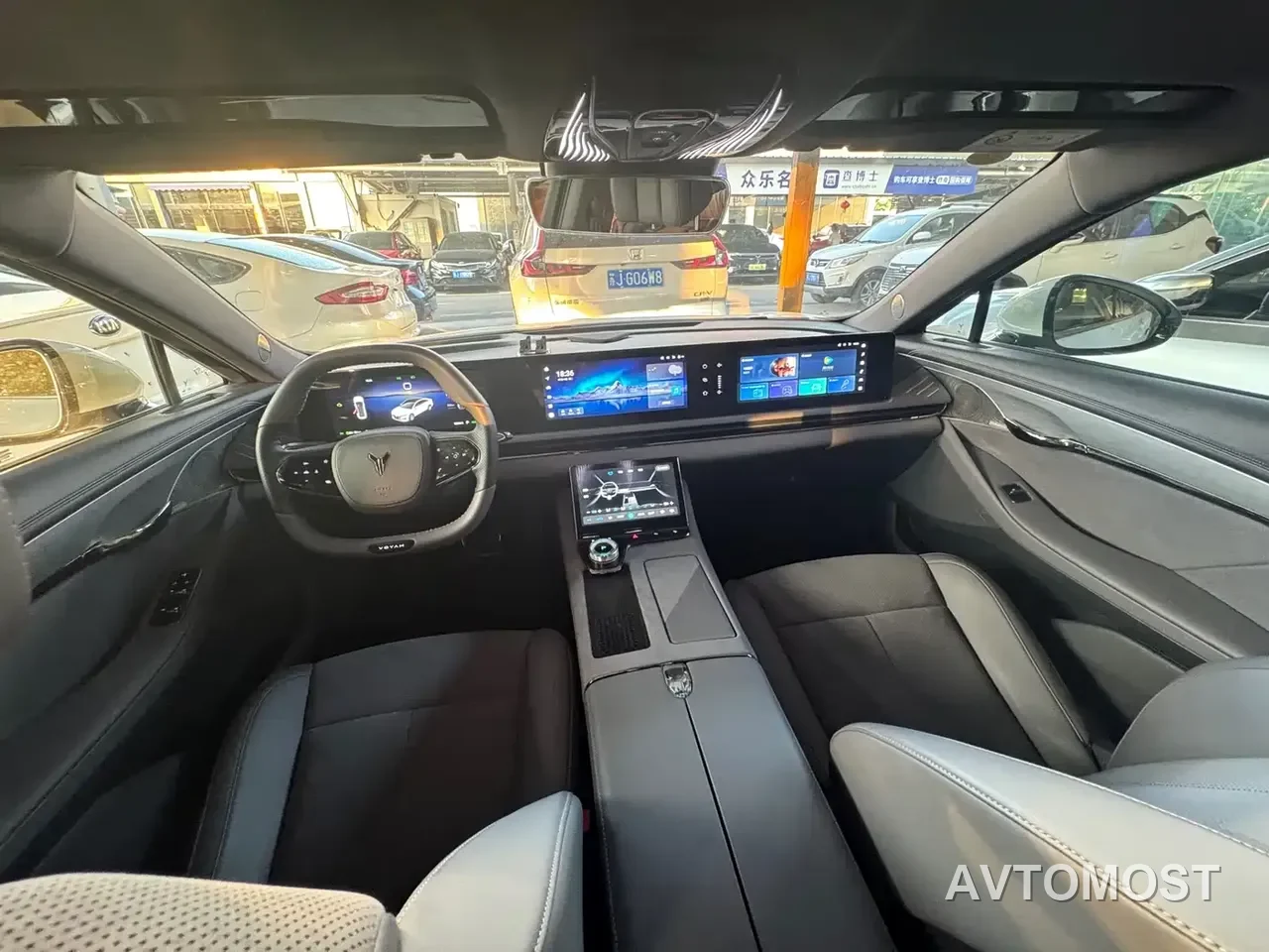 VOYAH Zhuiguang 2024 PHEV AWD Ultra-long Range Executive Edition — фото 1