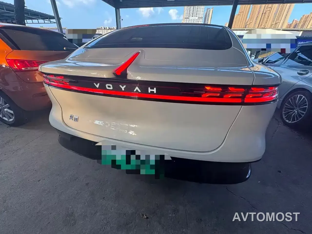 VOYAH Zhuiguang 2024 PHEV AWD Ultra-long Range Executive Edition — фото 3