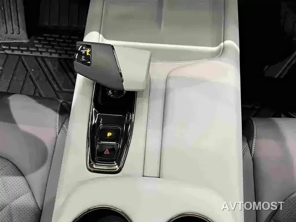 Changan UNI-Z New Energy 2024 Blue Whale Smart Electric iDD 125km Excellence Model — фото 27