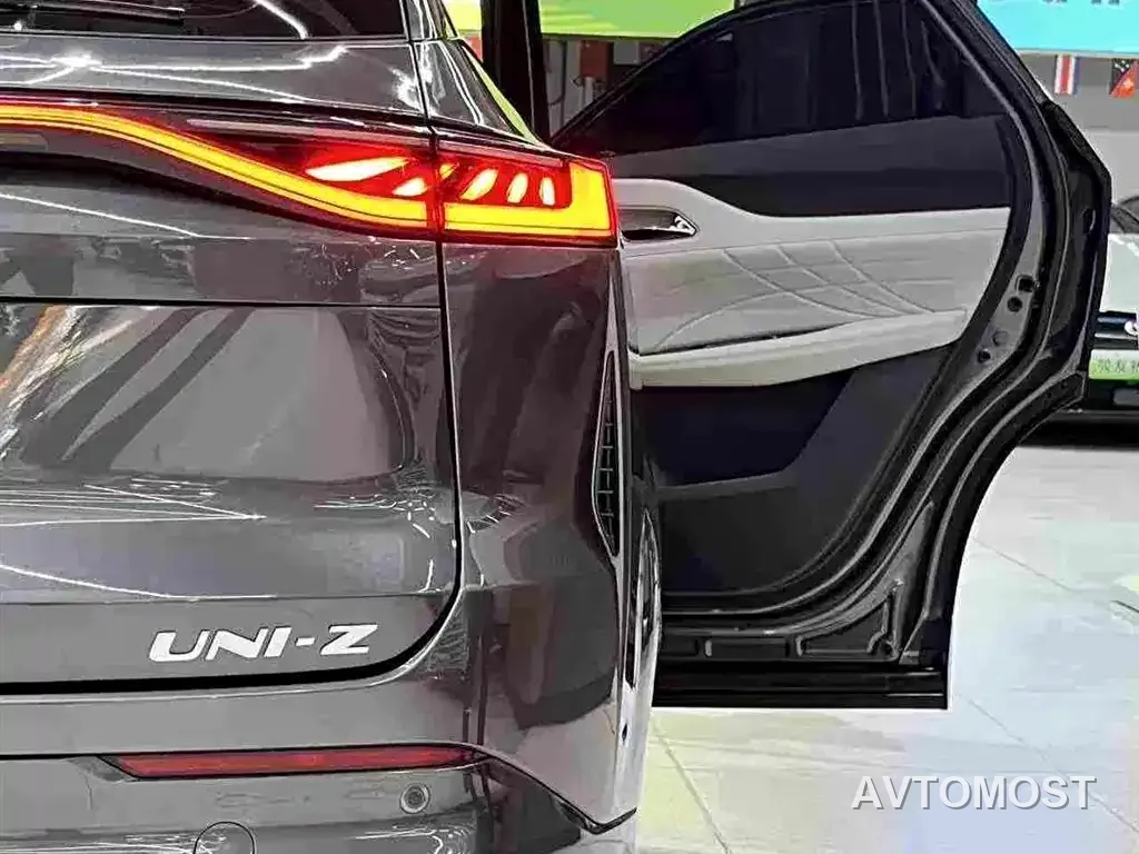 Changan UNI-Z New Energy 2024 Blue Whale Smart Electric iDD 125km Excellence Model — фото 31