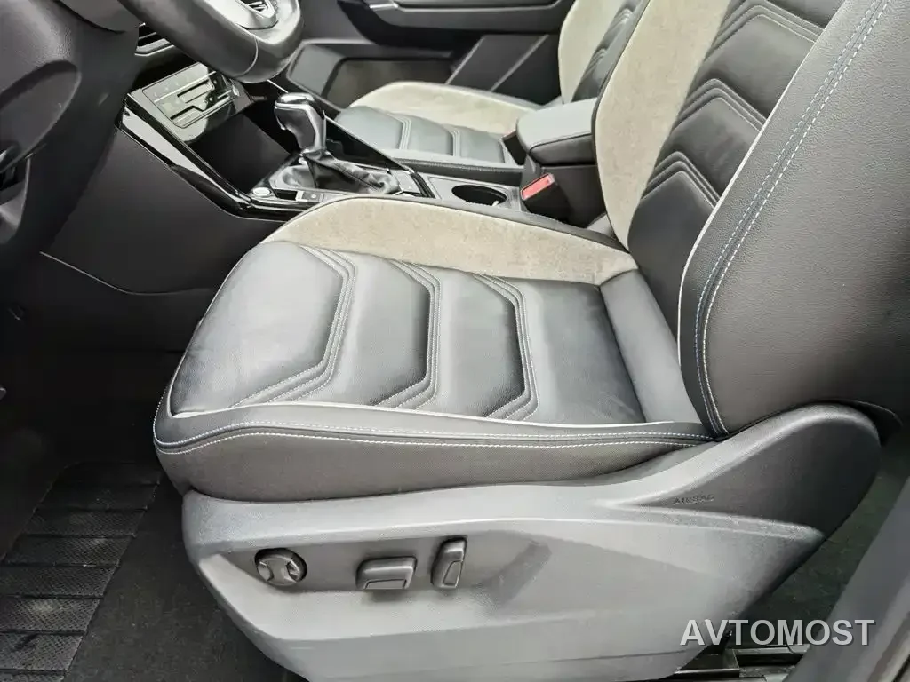 Volkswagen Tayron GTE Plug-in Hybrid 2020 Model 1.4T Luxury — фото 16