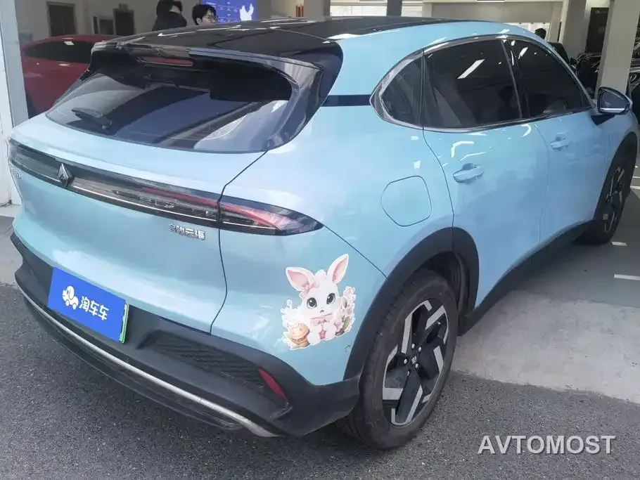 Baojun Yunhai 2024 140km Plug-in Hybrid — фото 3