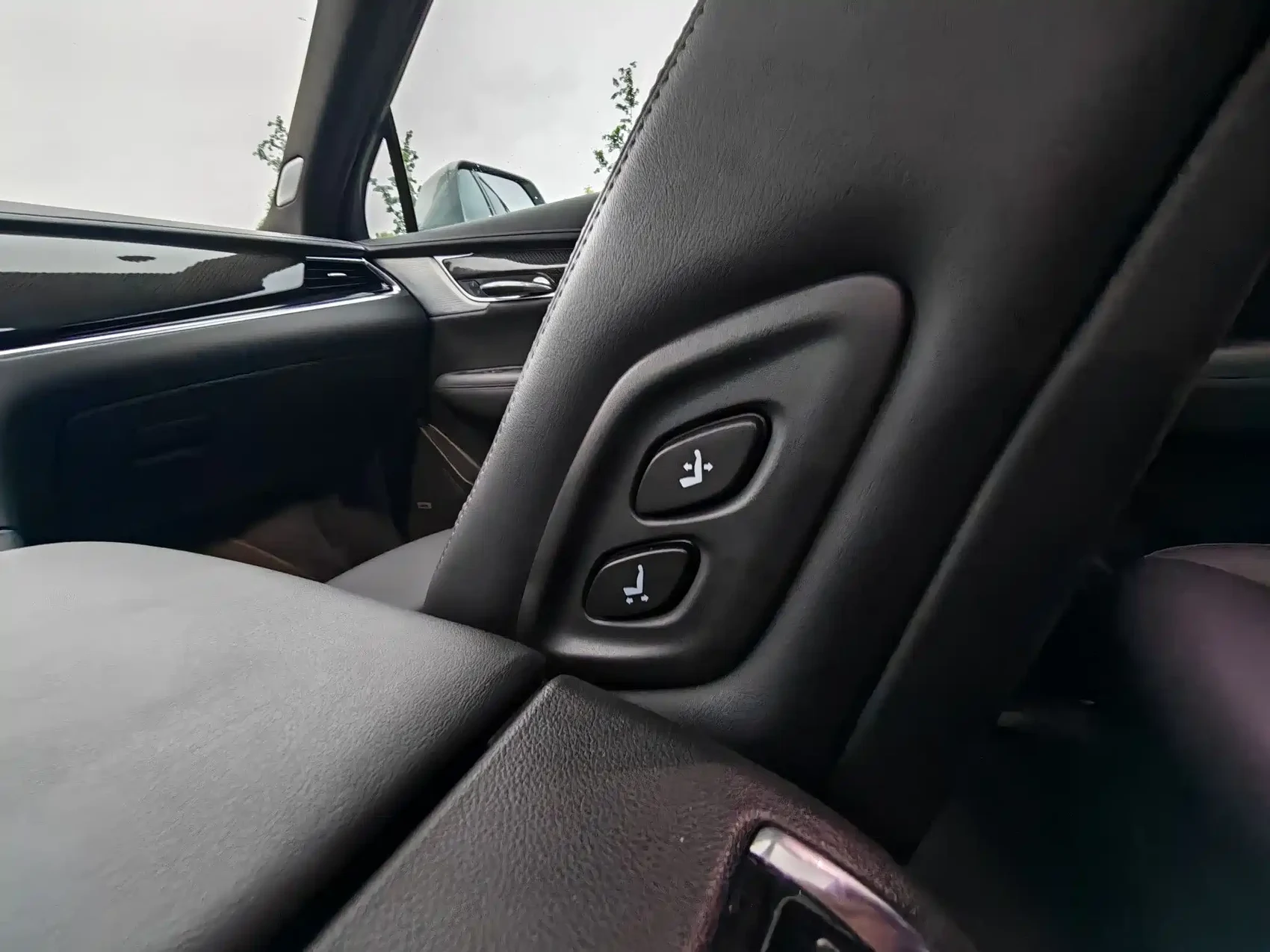 Cadillac XT6 2025 2.0T 6-Seater AWD Executive Black Label Edition — фото 8