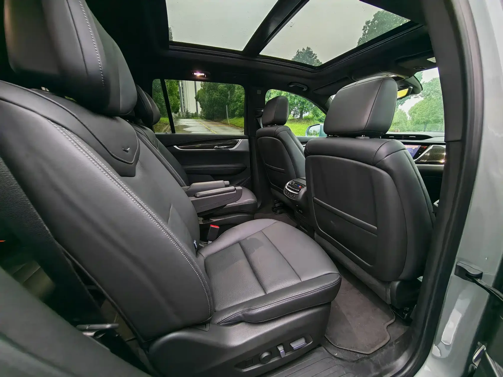 Cadillac XT6 2025 2.0T 6-Seater AWD Executive Black Label Edition — фото 11