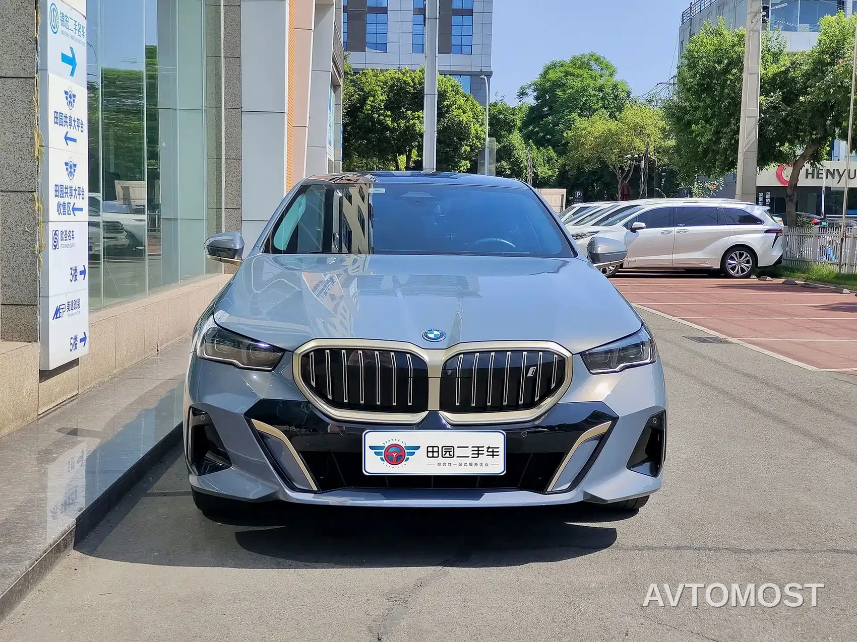 BMW i5 2024 eDrive 35L Premium Model M Sport Package — фото 2