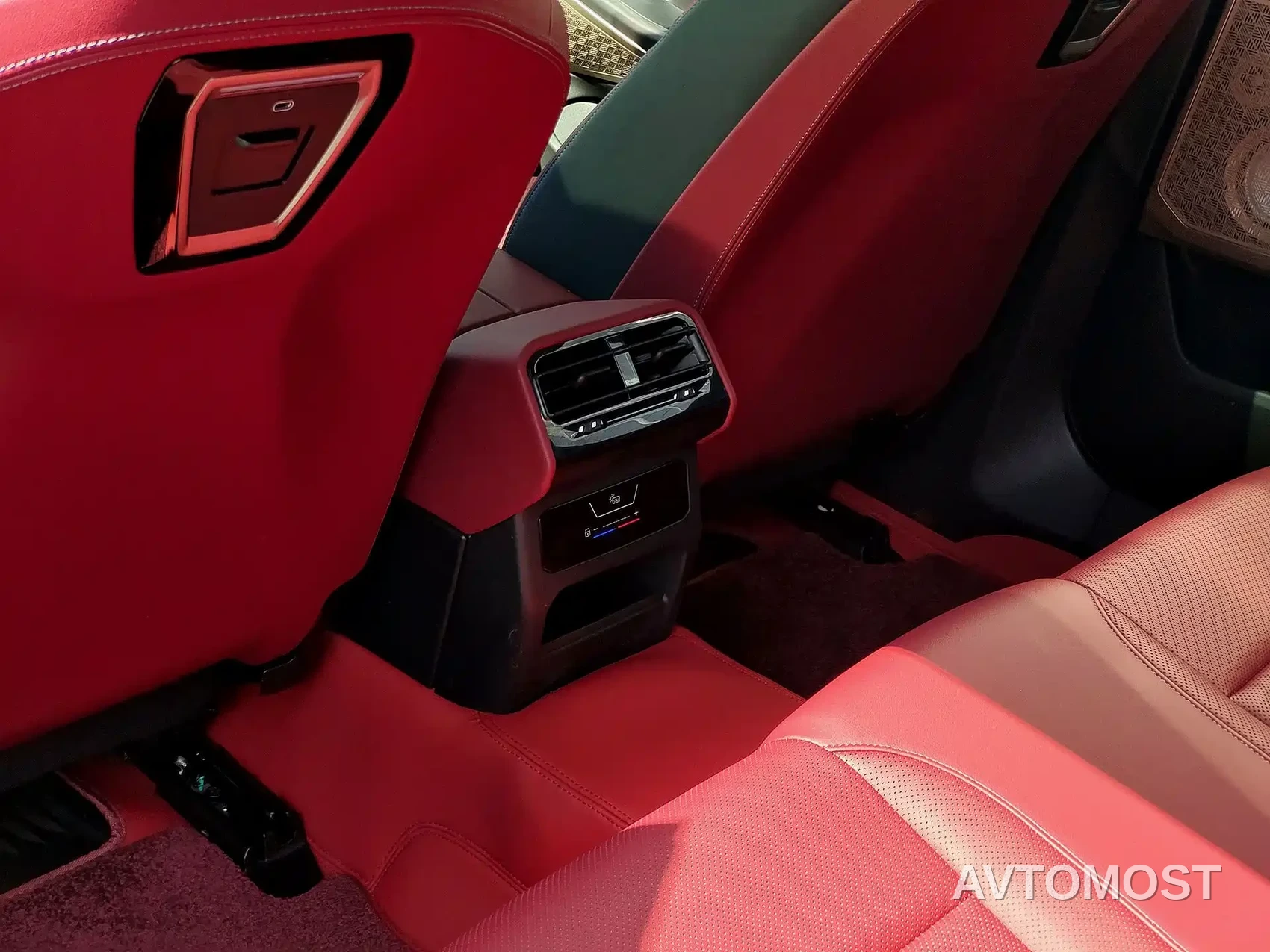 BMW i5 2024 eDrive 35L Premium Model M Sport Package — фото 11