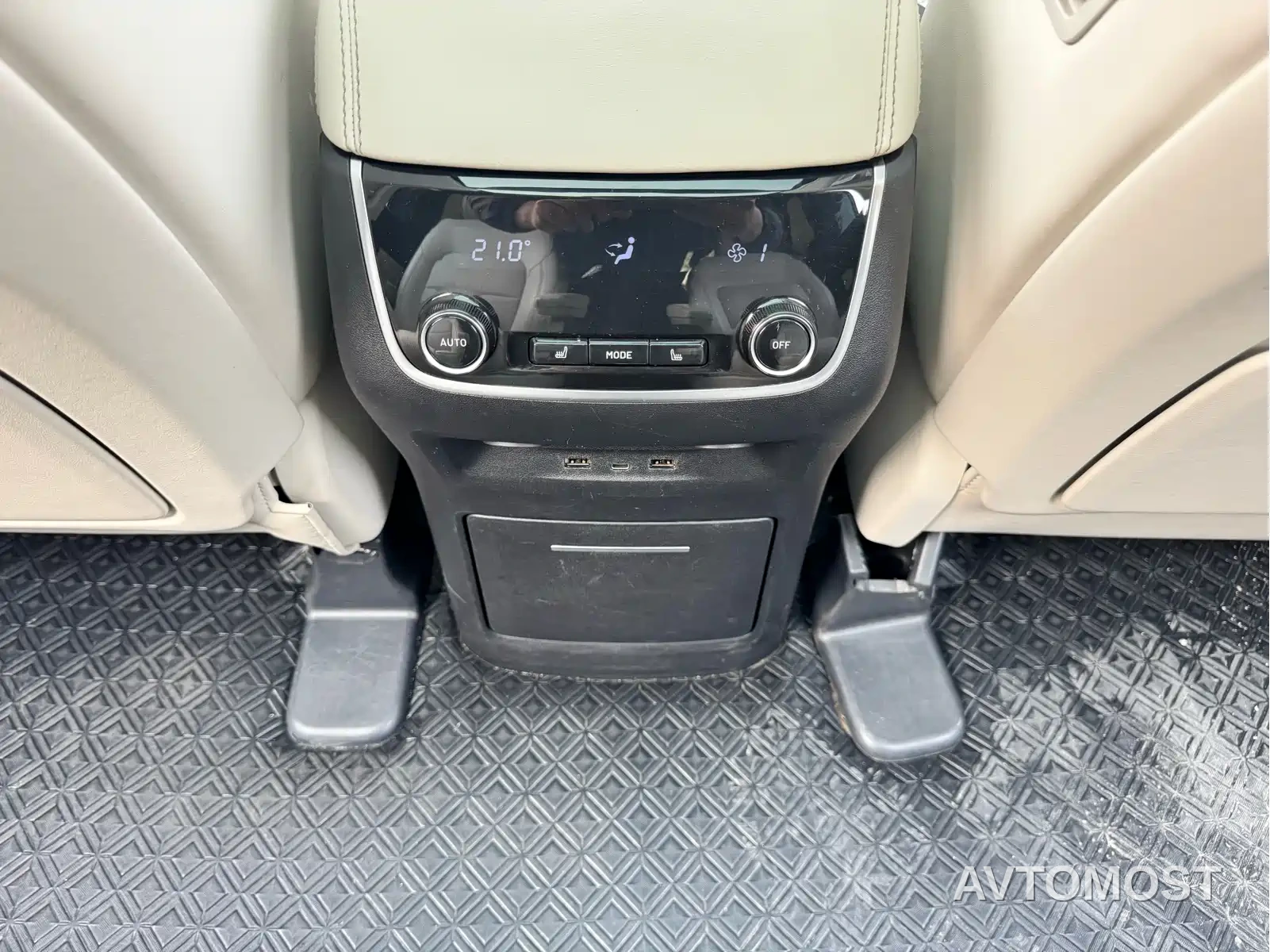 Li ONE 2021 Extended Range 6-Seater — фото 15